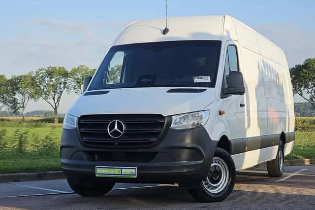 Mercedes-Benz Sprinter (2024) thumbnail 1