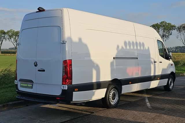 Mercedes-Benz Sprinter (2024) thumbnail 3