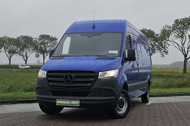 Mercedes-Benz Sprinter (2024) thumbnail 1