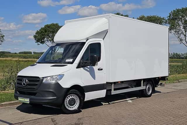 Mercedes-Benz Sprinter (2022) thumbnail 2