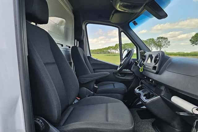 Mercedes-Benz Sprinter (2022) thumbnail 6