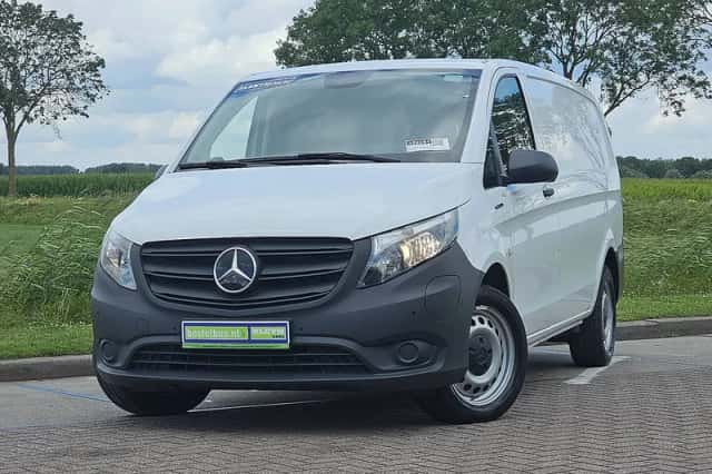 Mercedes-Benz eVito (2024) thumbnail 1