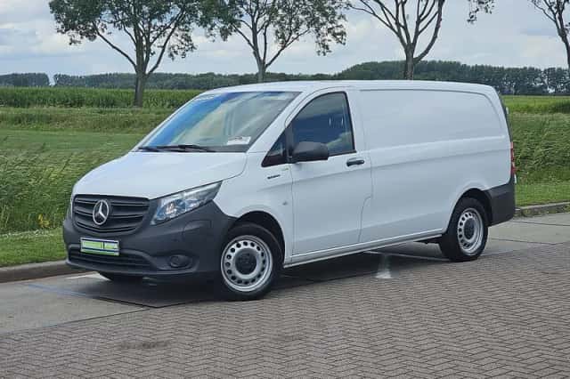 Mercedes-Benz eVito (2024) thumbnail 2