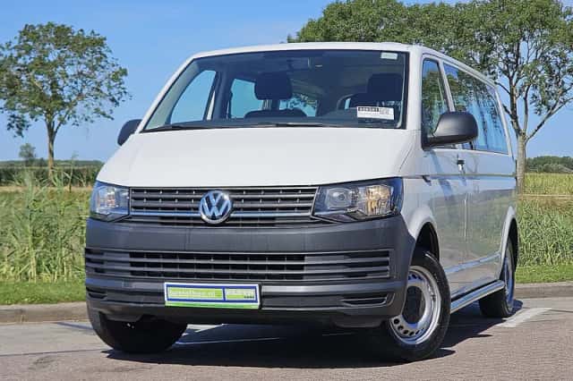 Volkswagen Transporter (2017) thumbnail 1