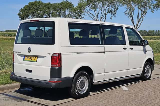 Volkswagen Transporter (2017) thumbnail 3