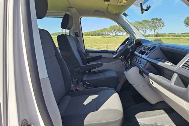 Volkswagen Transporter (2017) thumbnail 6