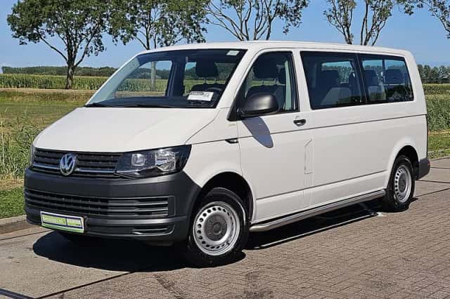 Volkswagen Transporter (2017) thumbnail 2