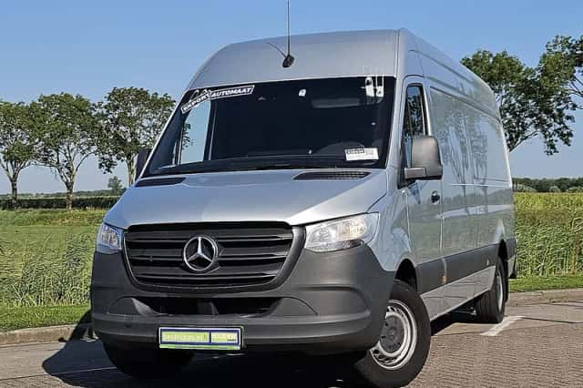 Mercedes-Benz Sprinter (2023) thumbnail 1