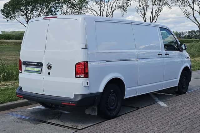 Volkswagen Transporter (2024) thumbnail 3