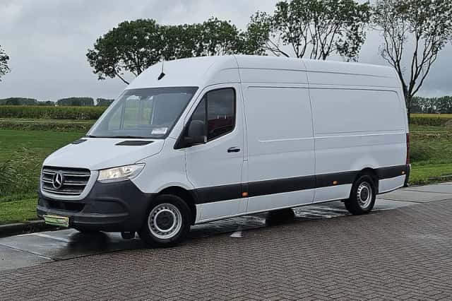 Mercedes-Benz Sprinter (2019) thumbnail 2