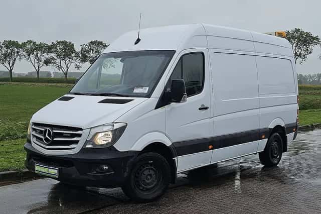 Mercedes-Benz Sprinter (2018) thumbnail 2