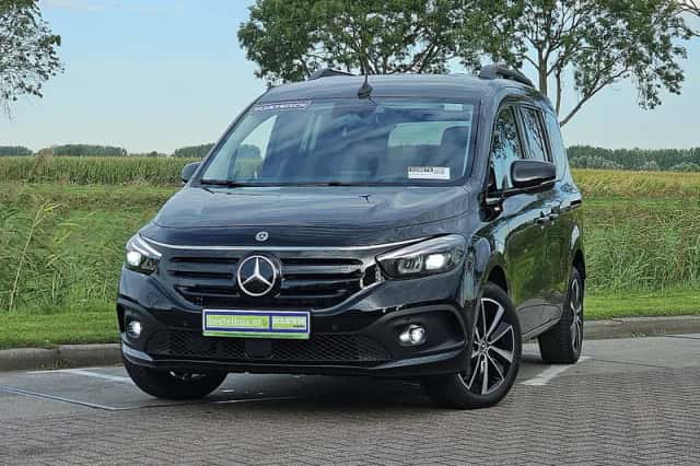 Mercedes-Benz EQT (2025) thumbnail 1
