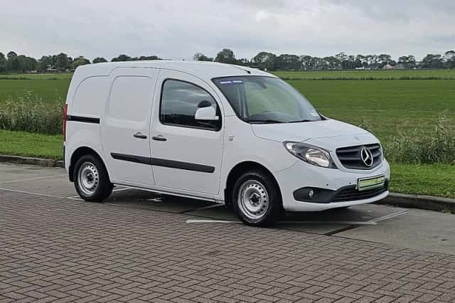 Mercedes-Benz T (2018) thumbnail 4