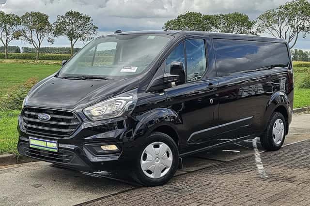 Ford Transit (2022) thumbnail 2