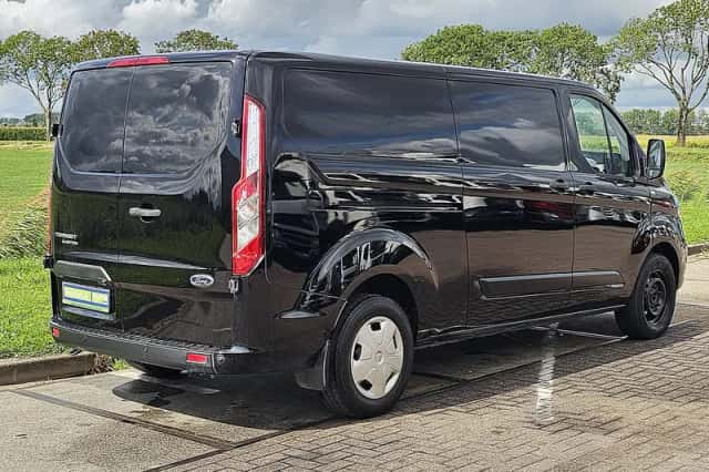 Ford Transit (2022) thumbnail 3