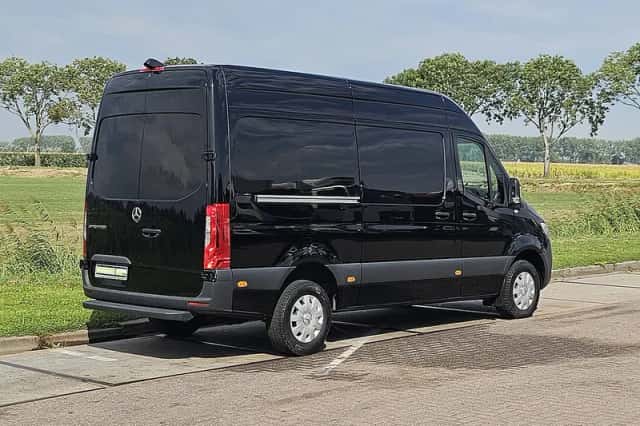 Mercedes-Benz Sprinter (2023) thumbnail 3
