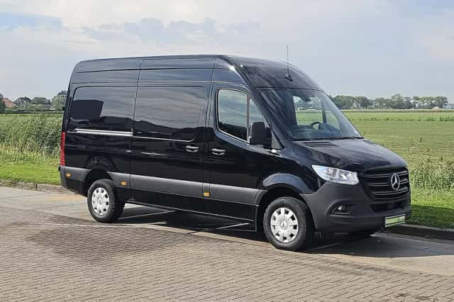 Mercedes-Benz Sprinter (2023) thumbnail 4