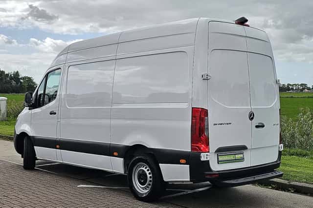 Mercedes-Benz Sprinter (2022) thumbnail 5