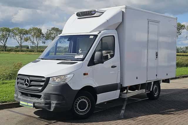 Mercedes-Benz Sprinter (2022) thumbnail 2