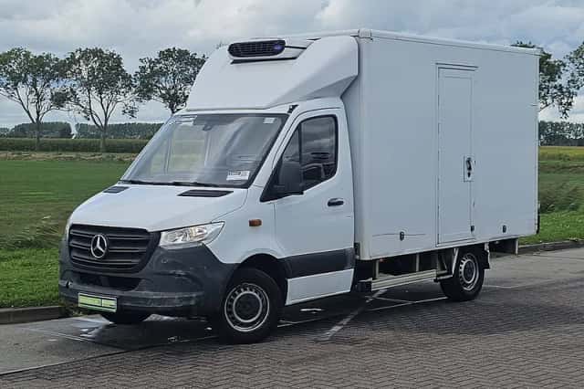 Mercedes-Benz Sprinter (2021) thumbnail 2
