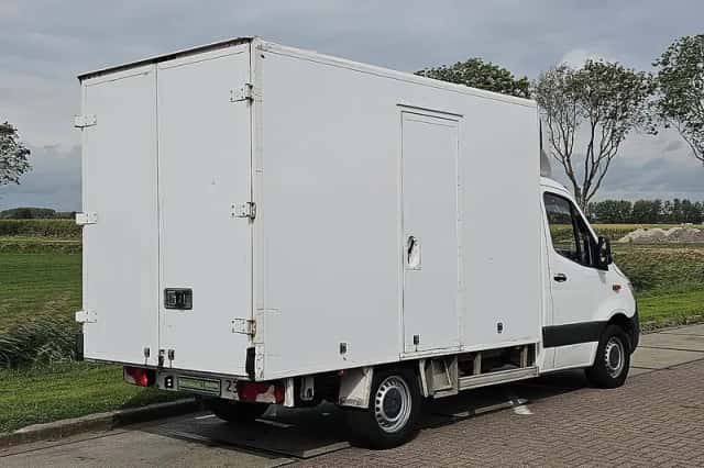 Mercedes-Benz Sprinter (2021) thumbnail 3