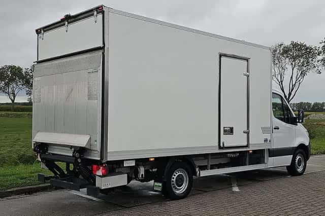 Mercedes-Benz Sprinter (2024) thumbnail 3