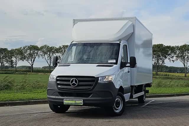 Mercedes-Benz Sprinter (2023) thumbnail 1