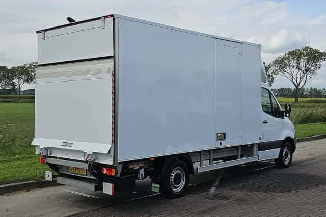Mercedes-Benz Sprinter (2023) thumbnail 3