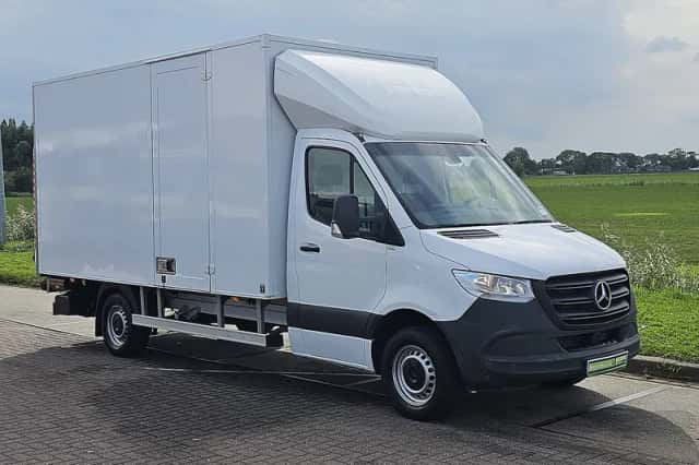 Mercedes-Benz Sprinter (2023) thumbnail 4
