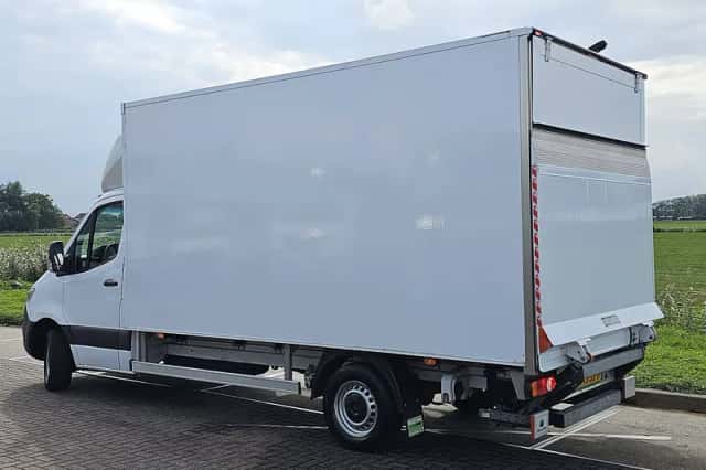 Mercedes-Benz Sprinter (2023) thumbnail 5