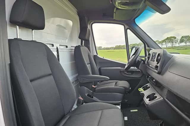 Mercedes-Benz Sprinter (2023) thumbnail 6