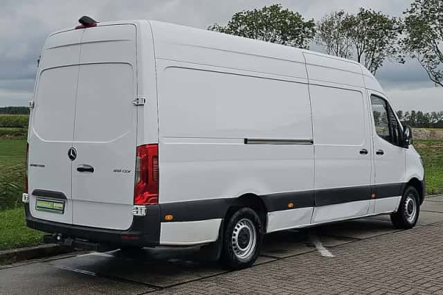 Mercedes-Benz Sprinter (2022) thumbnail 3