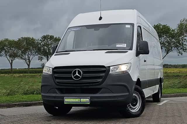 Mercedes-Benz Sprinter (2022) thumbnail 1