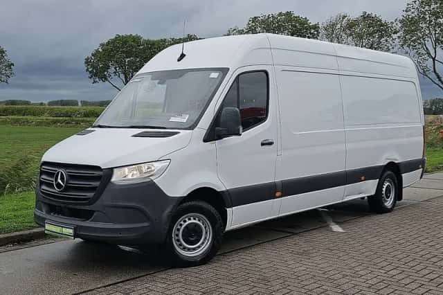 Mercedes-Benz Sprinter (2022) thumbnail 2