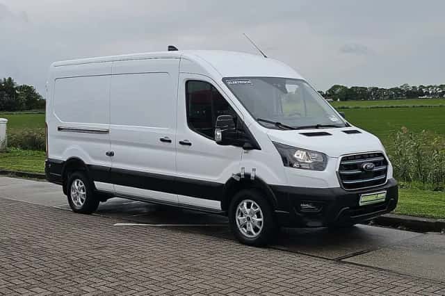 Ford Transit (2024) thumbnail 4