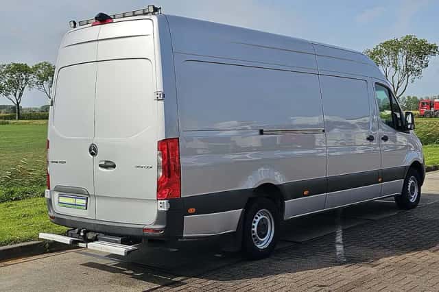 Mercedes-Benz Sprinter (2019) thumbnail 3