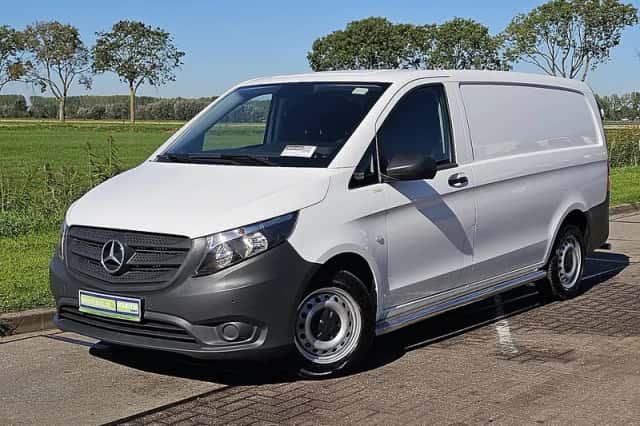 Mercedes-Benz Vito (2022) thumbnail 2