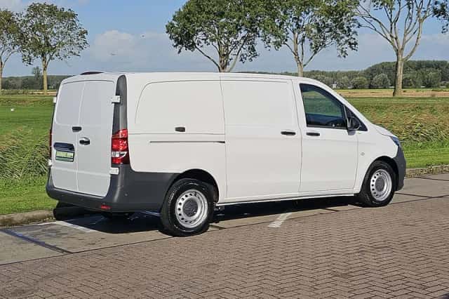 Mercedes-Benz Vito (2021) thumbnail 3