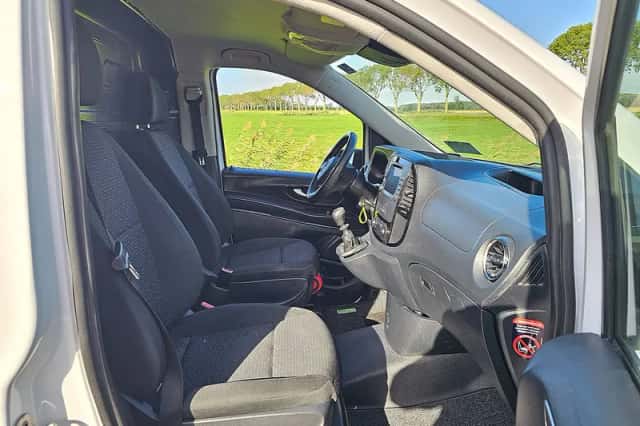 Mercedes-Benz Vito (2021) thumbnail 6