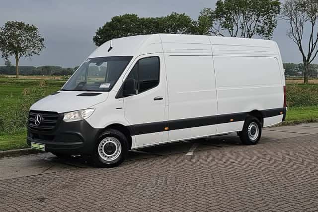 Mercedes-Benz eSprinter (2025) thumbnail 2