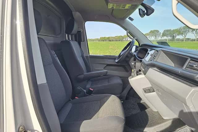 Volkswagen Transporter (2021) thumbnail 6