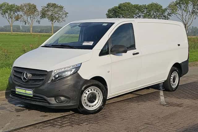 Mercedes-Benz Vito (2021) thumbnail 2