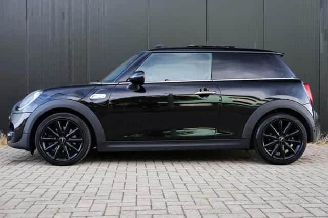 MINI Cooper S (2017) thumbnail 2