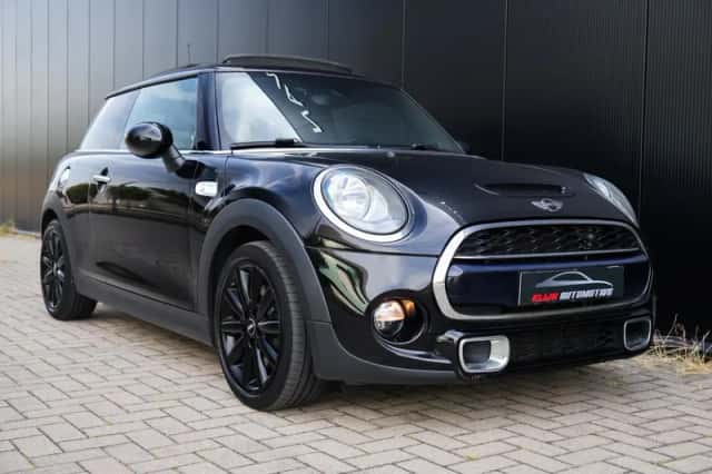 MINI Cooper S (2017) thumbnail 6