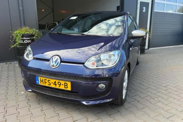Volkswagen Up! (2015) thumbnail 2