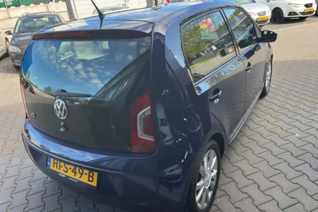 Volkswagen Up! (2015) thumbnail 3