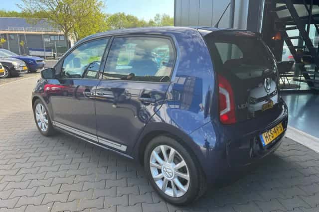 Volkswagen Up! (2015) thumbnail 5