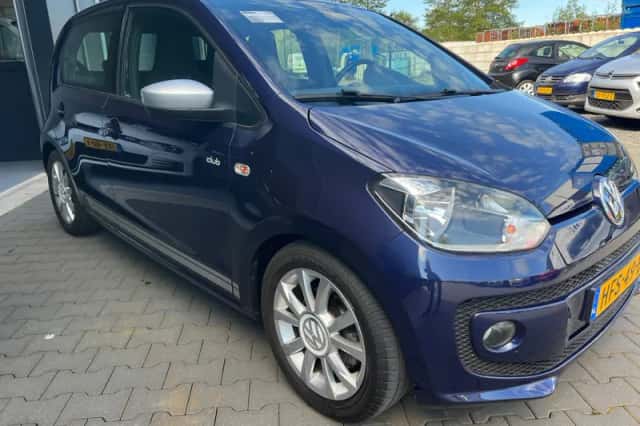 Volkswagen Up! (2015) thumbnail 6