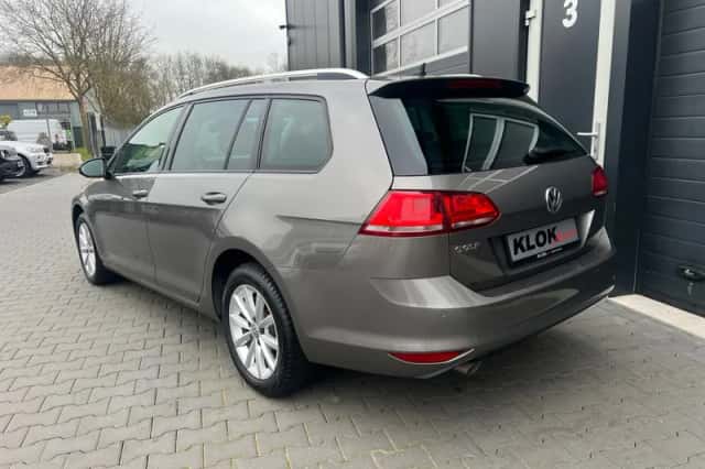 Volkswagen Golf (2015) thumbnail 5