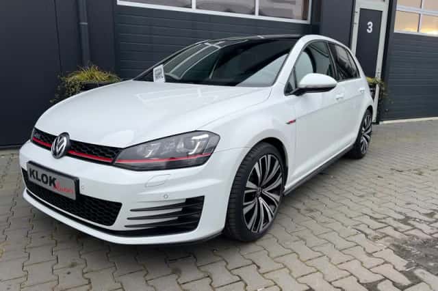 Volkswagen Golf (2016) thumbnail 2